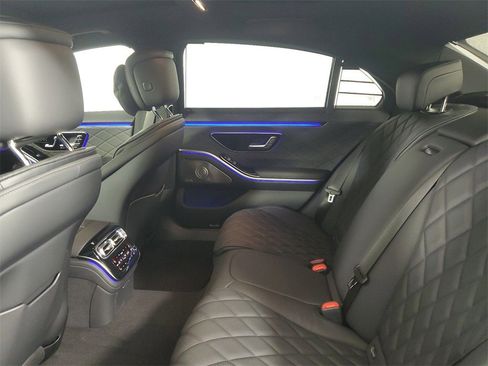 Used 2025 Mercedes-Benz S 580 4MATIC Sedan image 12