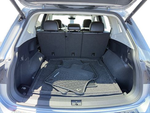 Used 2024 Volkswagen Tiguan SE AWD/4WD image 17