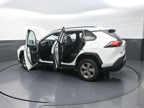 Used 2024 Toyota RAV4 XLE FWD image 43