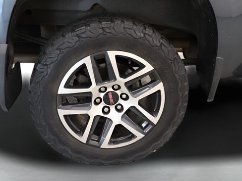 Used 2019 Chevrolet Silverado 1500 Custom Trail Boss w/ Custom Convenience Package AWD/4WD image 12