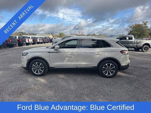 Used 2022 Lincoln Nautilus Standard w/ Premium Package image 2