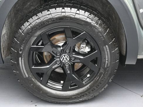 Used 2025 Volkswagen Atlas Peak Edition SE AWD/4WD image 34