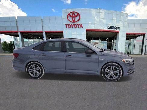 Used 2020 Volkswagen Jetta R-Line w/ R-Line Cold Weather Package image 4