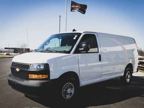 Used 2019 Chevrolet Express 2500 w/ Driver Convenience Package image 4