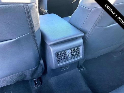 Used 2025 Toyota Camry SE image 10