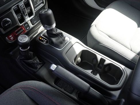 New 2026 Jeep Wrangler Unlimited Rubicon AWD/4WD image 18