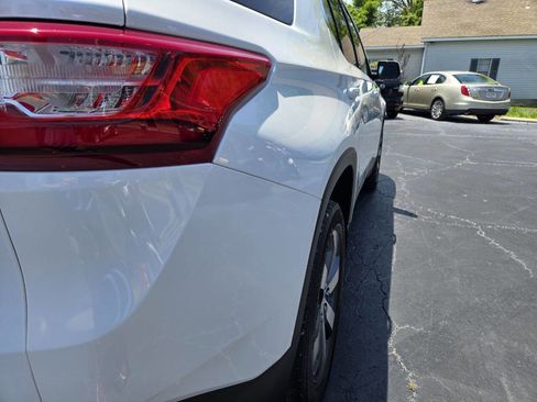 Used 2019 Chevrolet Traverse LT w/ LT Premium Package FWD image 16