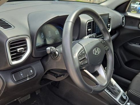 Used 2025 Hyundai Venue SEL FWD image 15