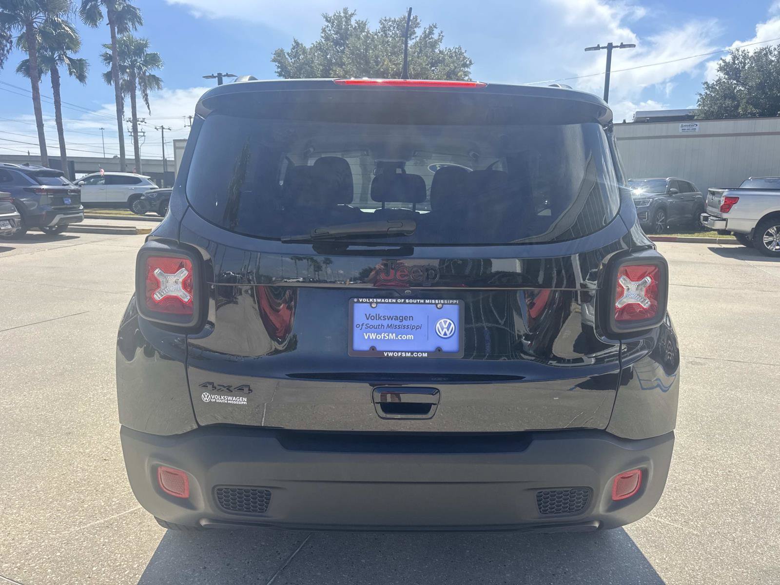 Used 2023 Jeep Renegade Latitude AWD/4WD image 6