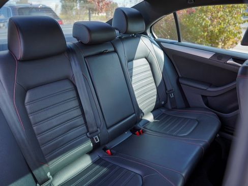 Used 2014 Volkswagen Jetta GLI Autobahn image 30