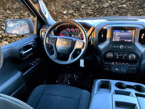 Used 2020 Chevrolet Silverado 1500 Custom w/ Custom Value Package image 5