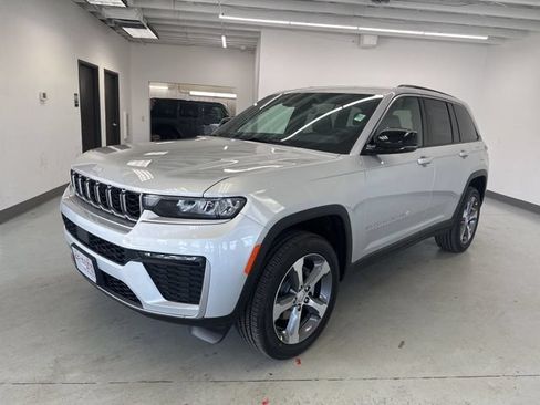 New 2026 Jeep Grand Cherokee Limited w/ Trailer Tow Package AWD/4WD image 3