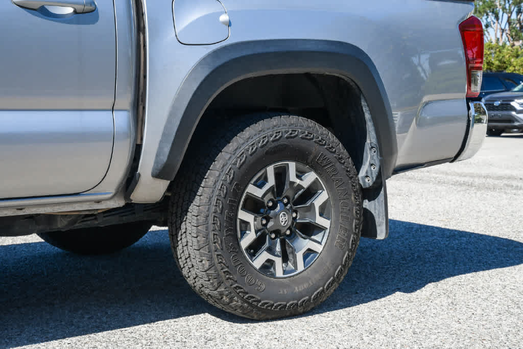 Used 2017 Toyota Tacoma TRD Off-Road w/ Tow Package (A/T) AWD/4WD image 11