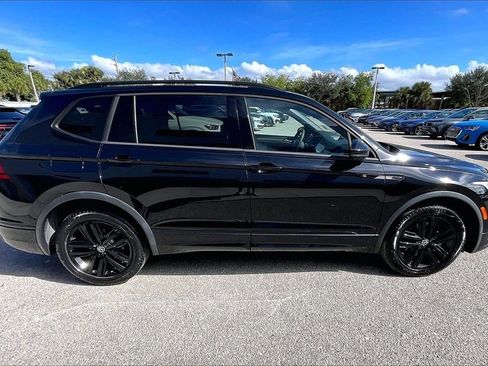 Certified 2022 Volkswagen Tiguan SE R-Line image 4