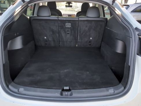 Used 2022 Tesla Model Y Long Range image 26