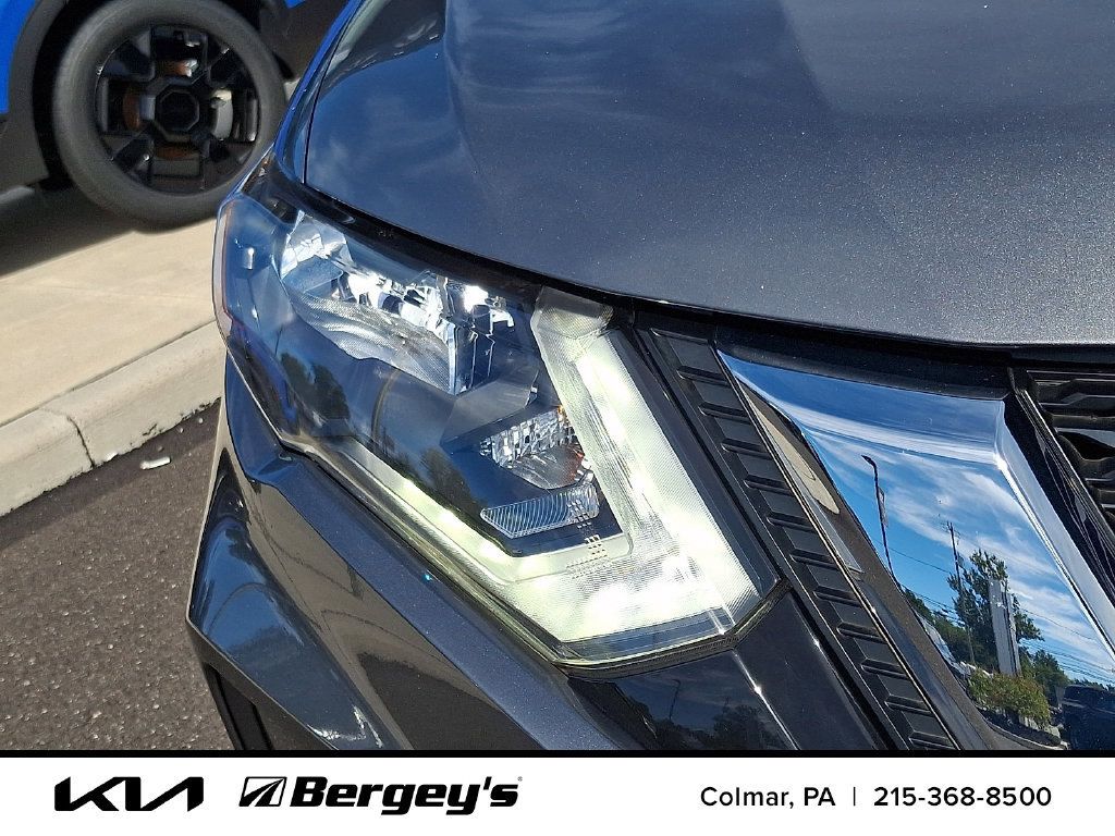 Used 2019 Nissan Rogue SV w/ Premium Package AWD/4WD image 11