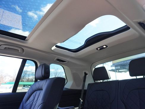 Used 2023 BMW X7 xDrive40i w/ Premium Package image 28