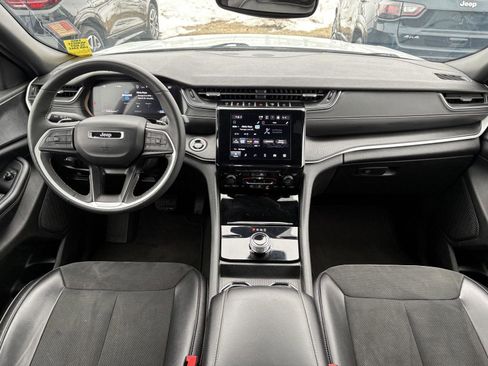 Used 2024 Jeep Grand Cherokee L Laredo image 12