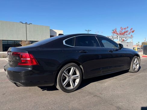 Used 2019 Volvo S90 T5 Momentum FWD image 4