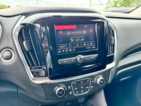 Used 2021 Chevrolet Traverse LS FWD image 23