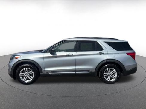Used 2023 Ford Explorer XLT w/ Equipment Group 202A RWD image 9