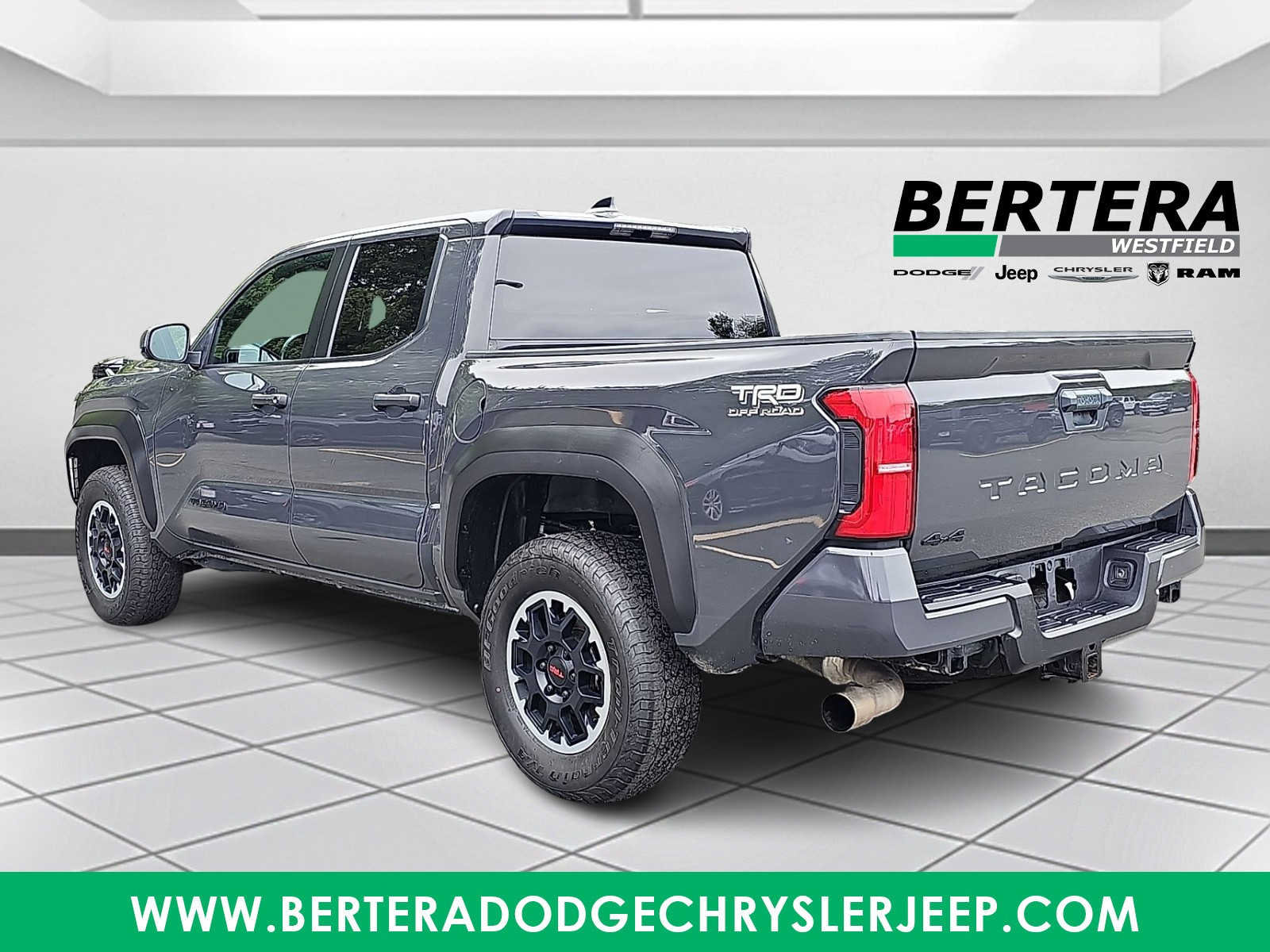 Used 2024 Toyota Tacoma TRD Off-Road AWD/4WD image 4