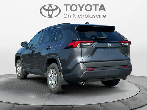 Used 2021 Toyota RAV4 LE FWD image 3
