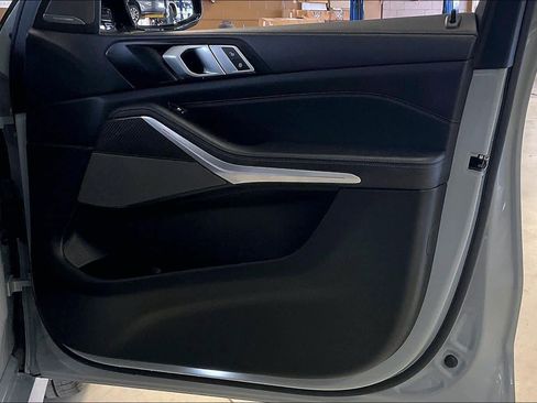 Certified 2025 BMW X5 M60i w/ Executive Package image 21