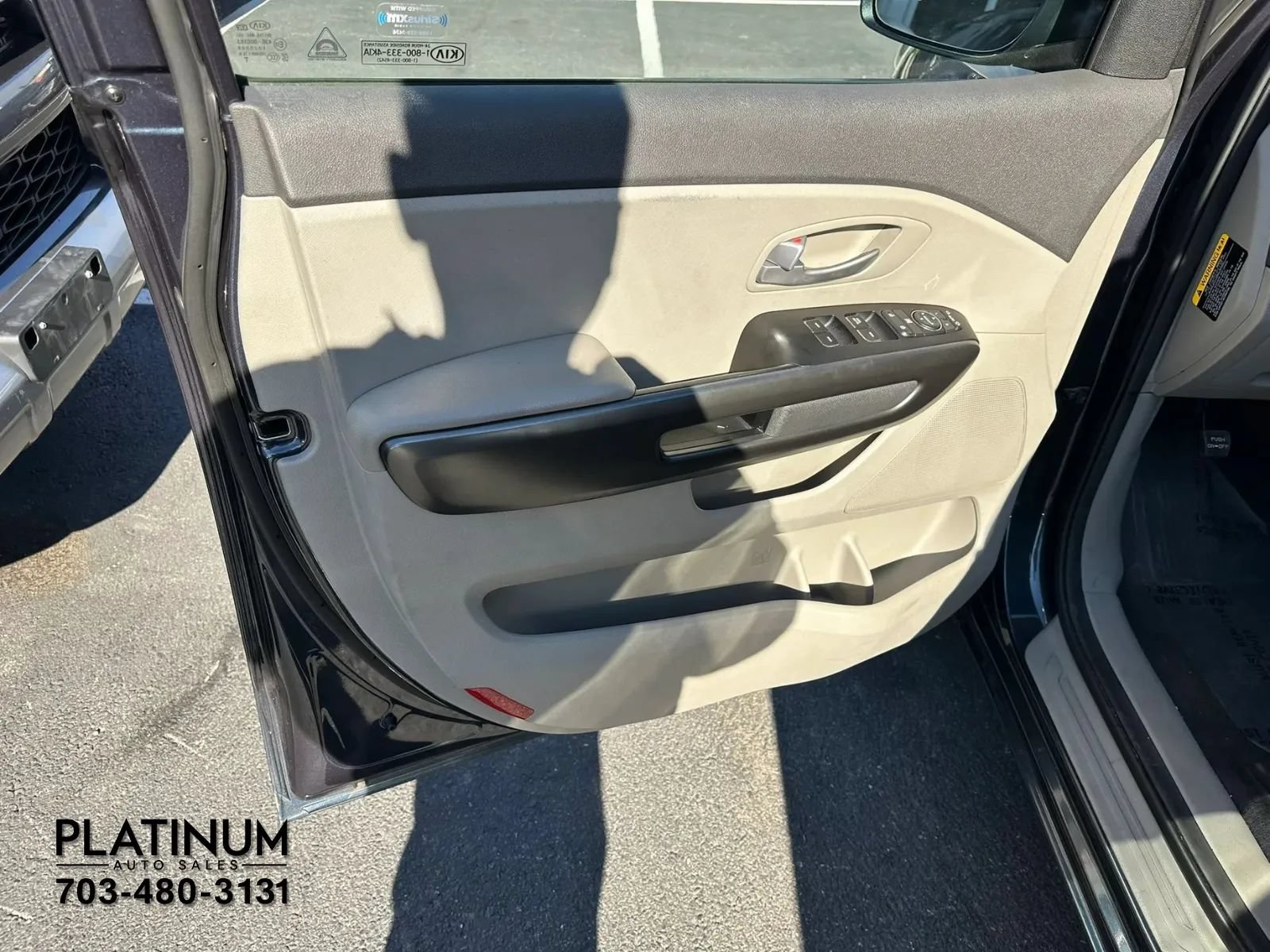 Used 2017 Kia Sedona LX w/ LX Essentials Premium Package FWD image 17