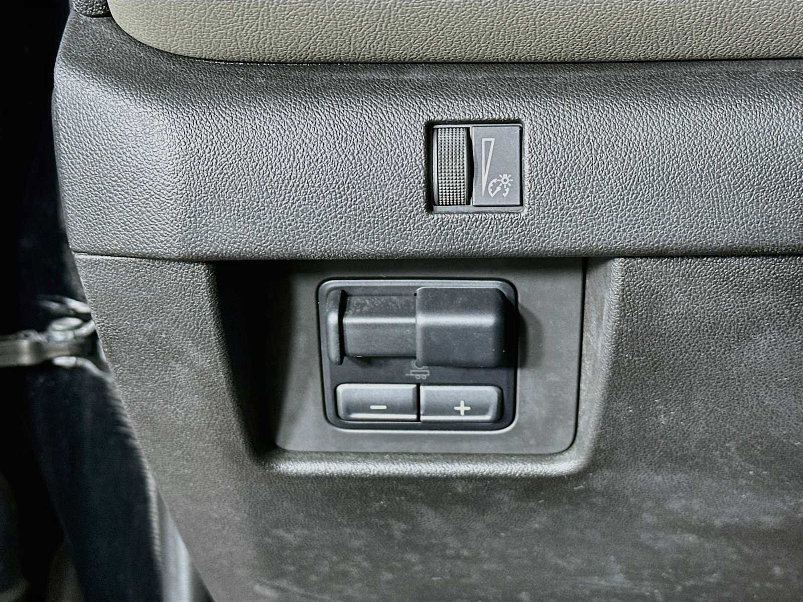Used 2024 Chevrolet Colorado ZR2 w/ Safety Package AWD/4WD image 10
