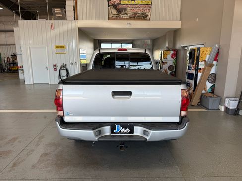 Used 2006 Toyota Tacoma PreRunner RWD image 6