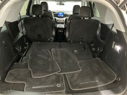 Used 2022 Ford Explorer XLT w/ Equipment Group 202A AWD/4WD image 19