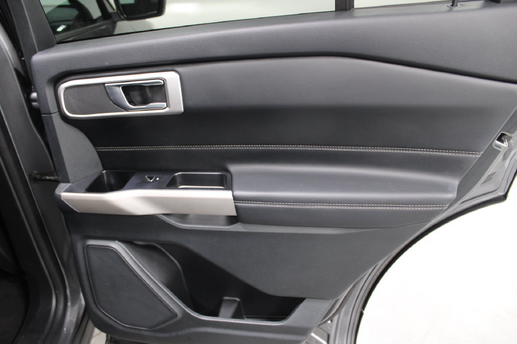 Used 2024 Ford Explorer XLT RWD image 29