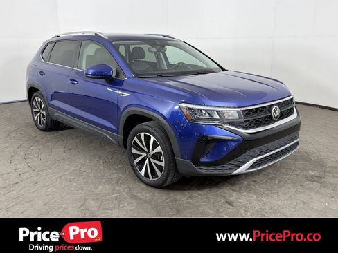 Used 2023 Volkswagen Taos SE AWD/4WD image 1