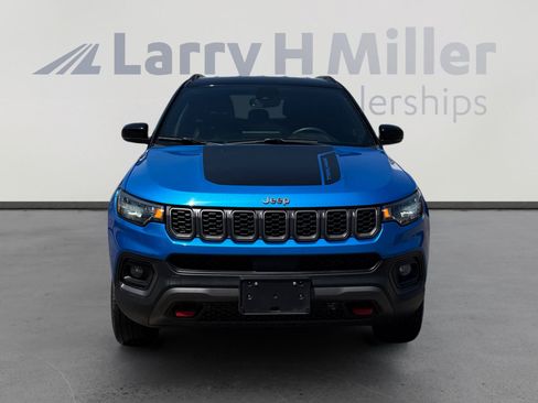 Used 2025 Jeep Compass Trailhawk AWD/4WD image 8