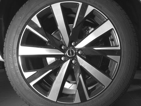 Certified 2026 Volvo XC90 B6 Core AWD/4WD image 27