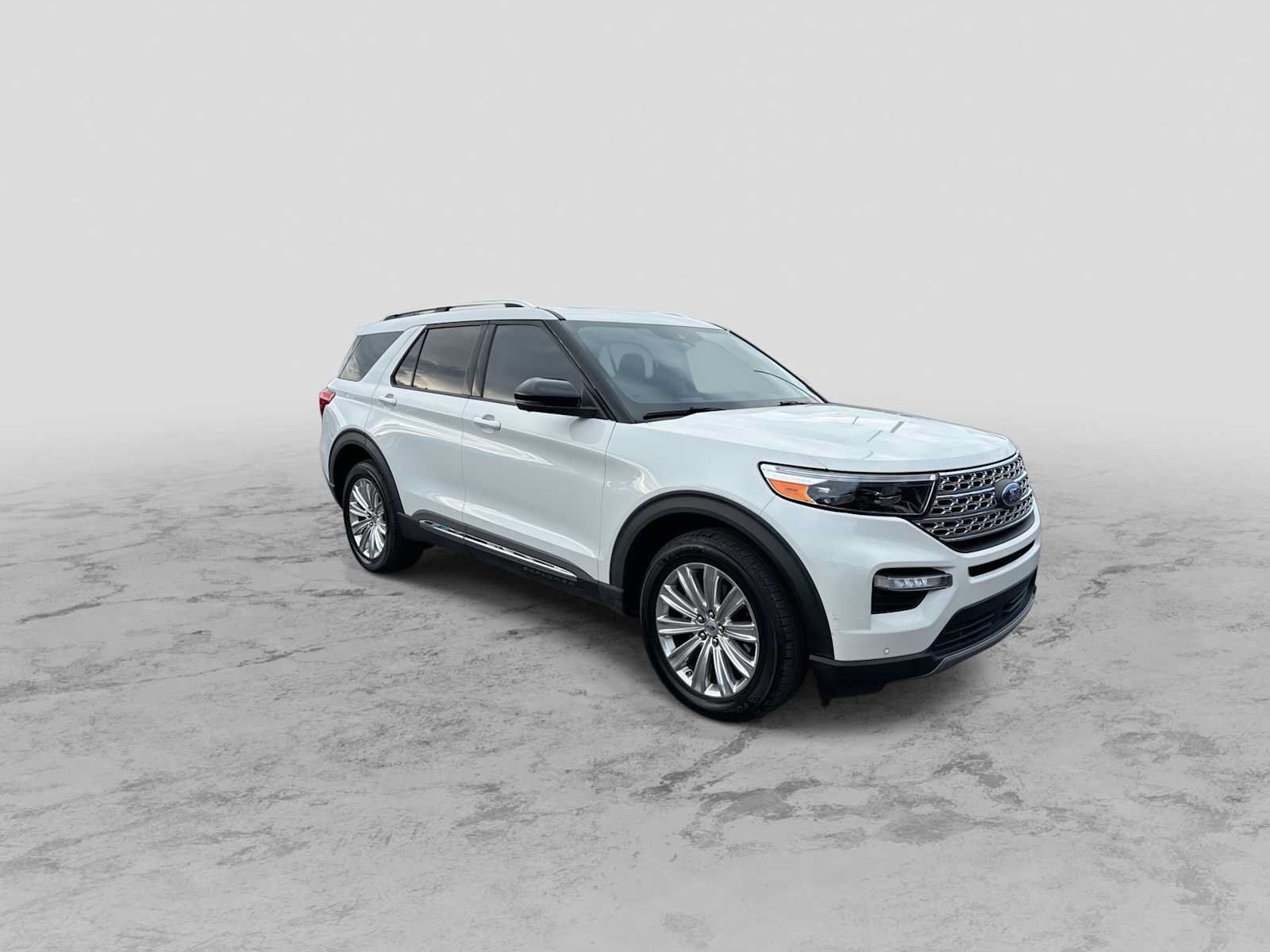 Used 2021 Ford Explorer Limited w/ Equipment Group 301A AWD/4WD image 2