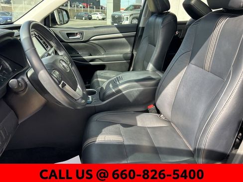 Used 2018 Toyota Highlander SE image 14