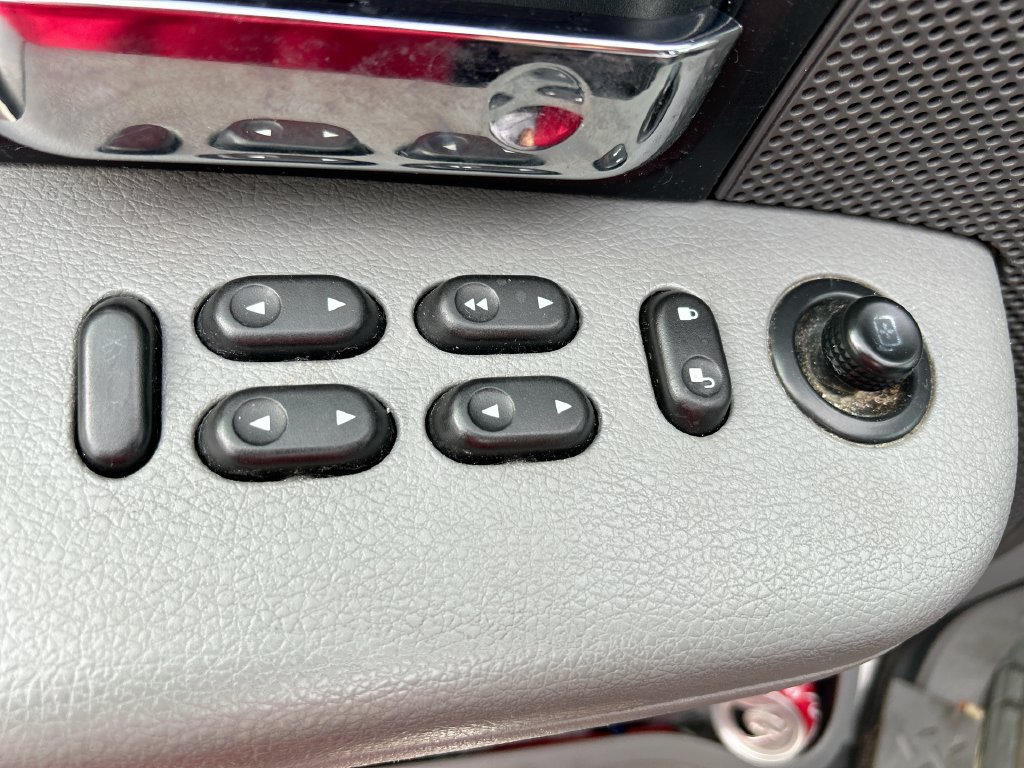 Used 2005 Ford F150 Lariat RWD image 13