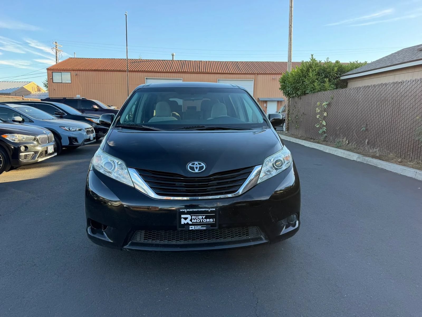 Used 2012 Toyota Sienna LE FWD image 2