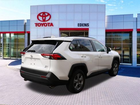 Used 2025 Toyota RAV4 XLE FWD image 3