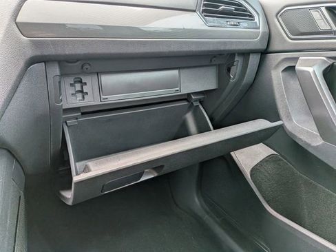 Used 2023 Volkswagen Tiguan SE w/ Panoramic Sunroof Package image 25