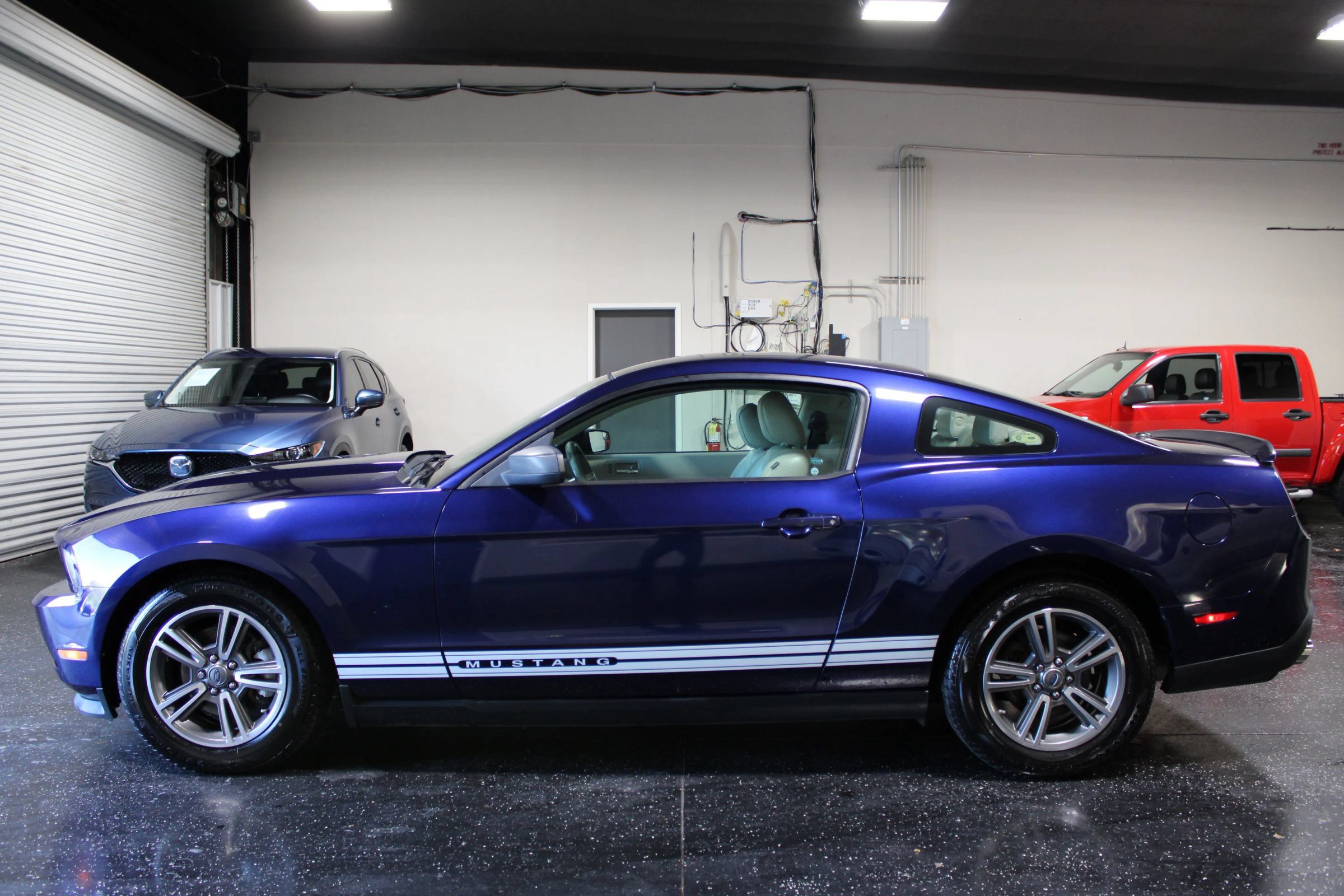 Used 2011 Ford Mustang Premium w/ Security Pkg RWD image 7