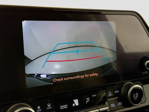 Used 2023 Toyota Highlander XLE AWD/4WD image 15