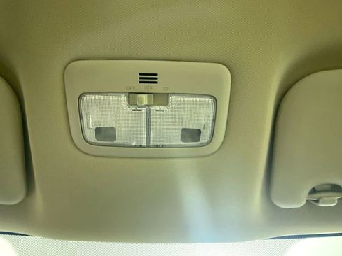 Used 2014 Toyota Corolla L image 9