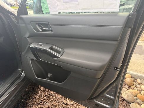 New 2025 Nissan Pathfinder SV image 27