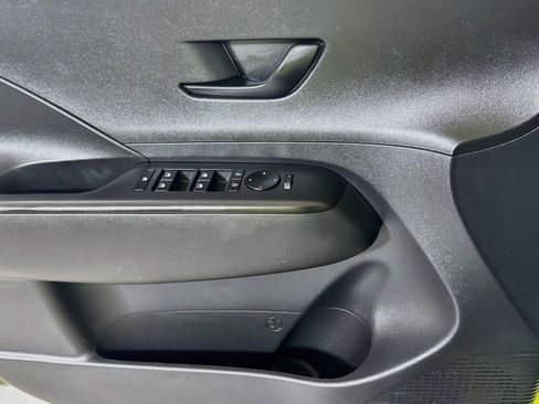 Used 2025 Hyundai Kona SEL FWD image 15