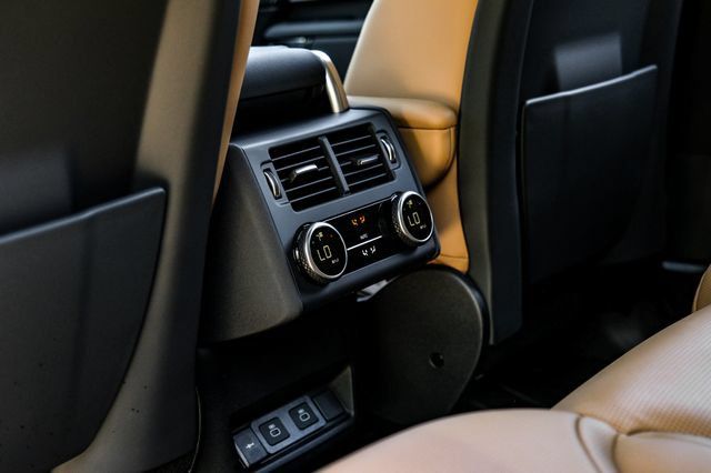 New 2026 Land Rover Discovery Limited Edition AWD/4WD image 48