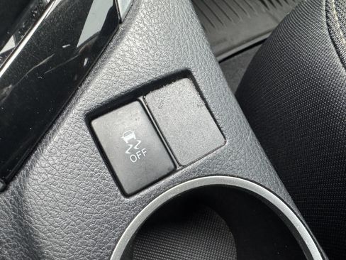 Used 2018 Toyota Corolla LE image 30