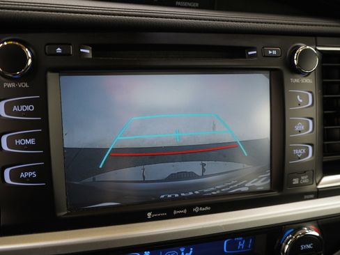 Used 2019 Toyota Highlander SE image 33